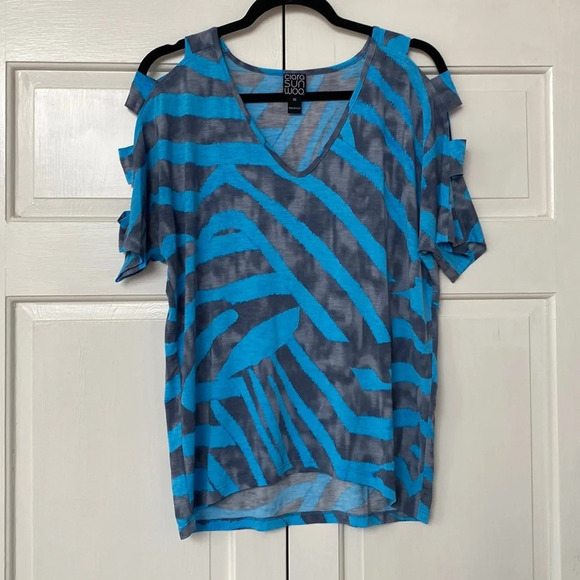 Clara Sun Woo Printed Blue Gray Cold Shoulder Open Cutout Shoulders Blouse Zebra - Picture 1 of 8